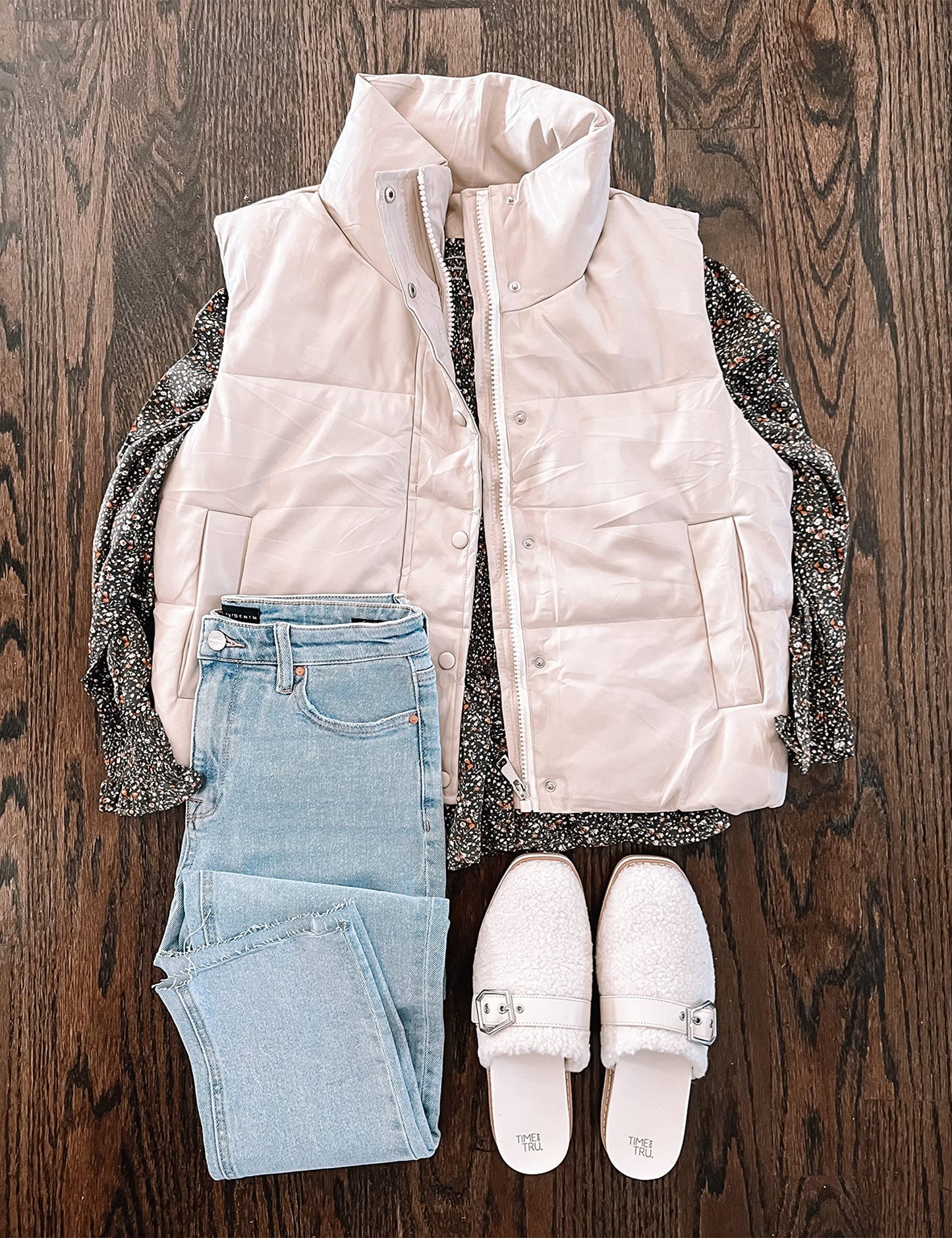 UANEO Womens PU Leather Cropped Puffer Vest Winter Faux Leather Zip Up Sleeveless Jacket (Beige, Large)