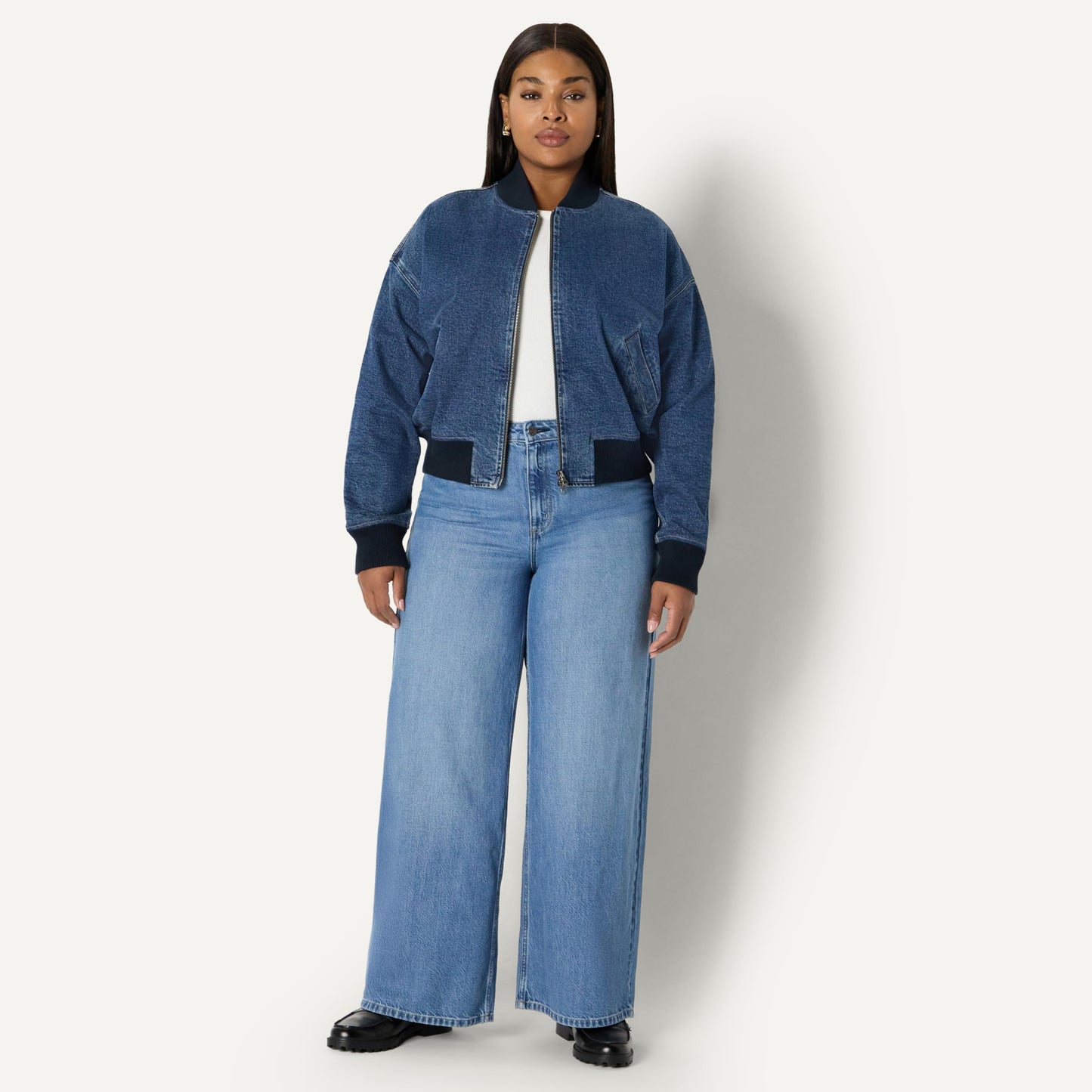 Amazon Essentials Women's Relaxed-Fit Denim Bomber Jacket, Medium Blue Vintage, Large