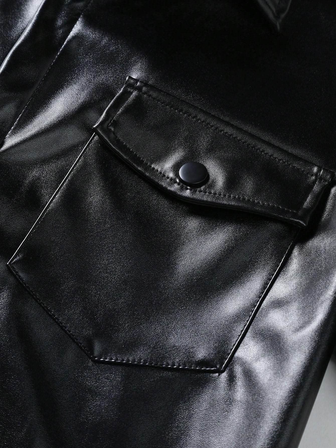 WDIRARA Men's Pu Leather Flap Pocket Short Sleeve Button Up Shirt Party Collar Top Black L