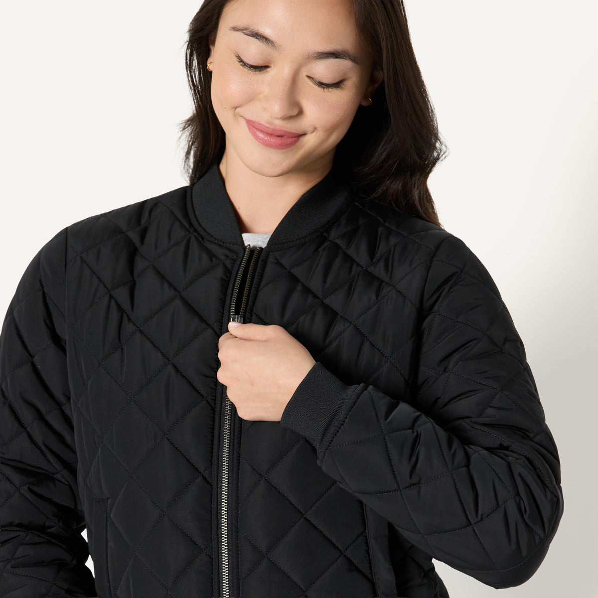 Amazon Essentials Women's Regular-Fit Quilted Jacket, Black, Small