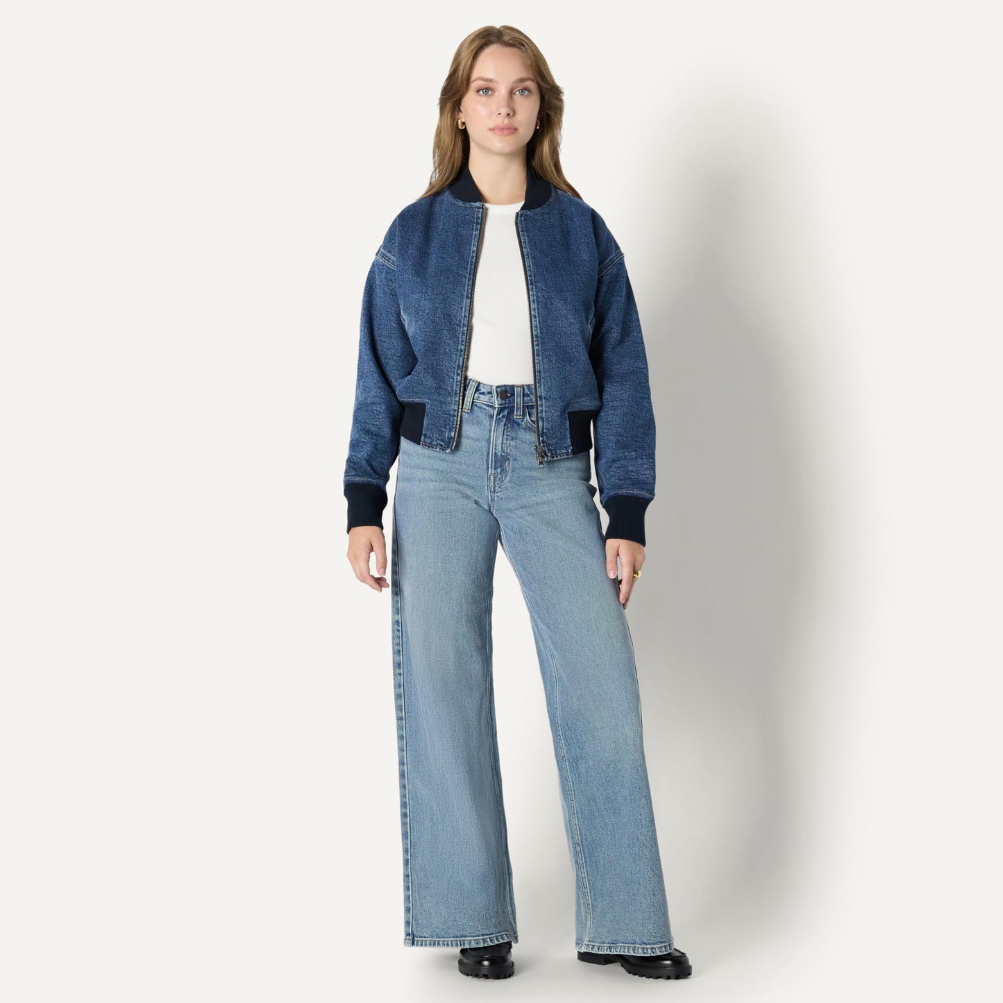 Amazon Essentials Women's Relaxed-Fit Denim Bomber Jacket, Medium Blue Vintage, Large
