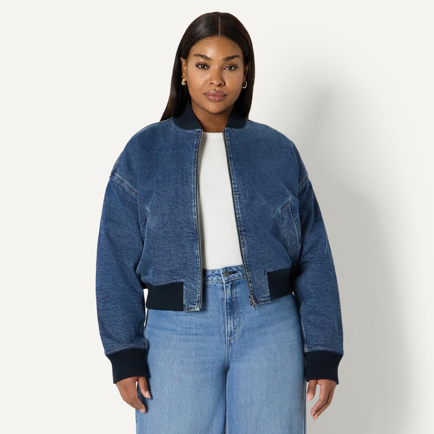 Amazon Essentials Women's Relaxed-Fit Denim Bomber Jacket, Medium Blue Vintage, Large