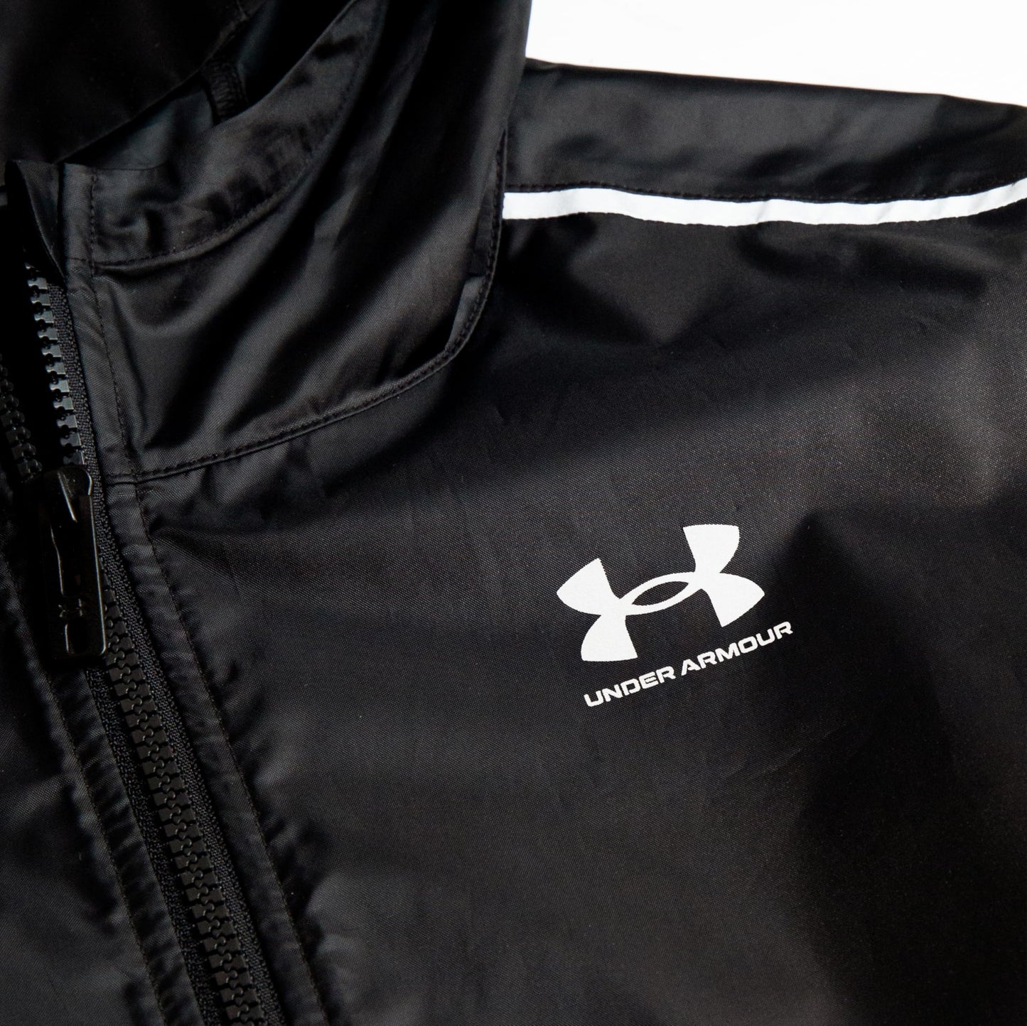 Under Armour Boys' Manataug Hooded Windbreaker Jacket, Water Repellent & Windproof, Black Madeweather, YM